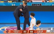 北京主场遭上海双杀引热议！媒体吐槽北京男篮豪华内线“纸老虎”
